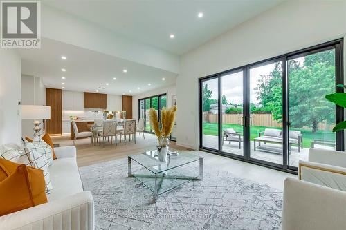 559 Walkers Line, Burlington, ON - Indoor Photo Showing Living Room