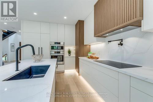 559 Walkers Line, Burlington, ON - Indoor Photo Showing Kitchen With Upgraded Kitchen