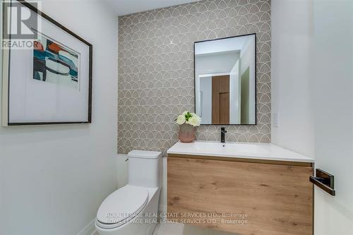 559 Walkers Line, Burlington, ON - Indoor Photo Showing Bathroom
