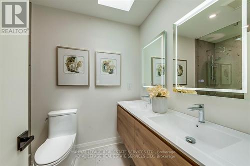 559 Walkers Line, Burlington, ON - Indoor Photo Showing Bathroom