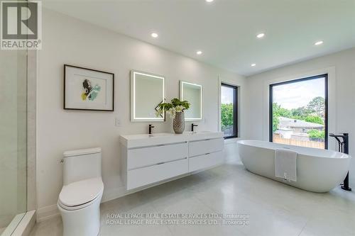 559 Walkers Line, Burlington, ON - Indoor Photo Showing Bathroom