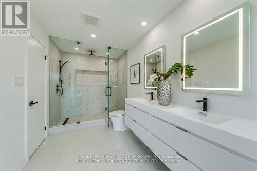 559 Walkers Line, Burlington, ON - Indoor Photo Showing Bathroom