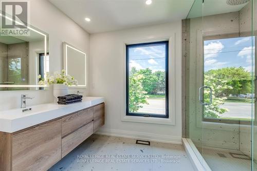 559 Walkers Line, Burlington, ON - Indoor Photo Showing Bathroom