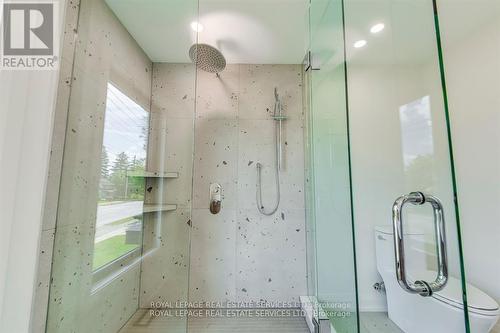 559 Walkers Line, Burlington, ON - Indoor Photo Showing Bathroom