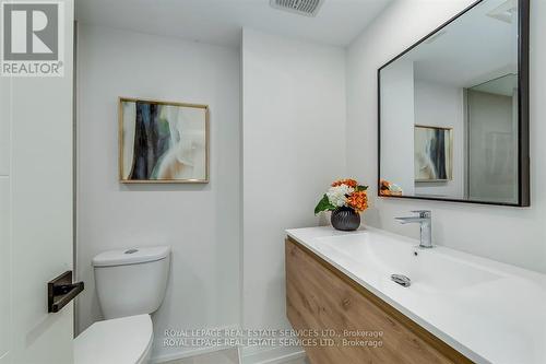 559 Walkers Line, Burlington, ON - Indoor Photo Showing Bathroom