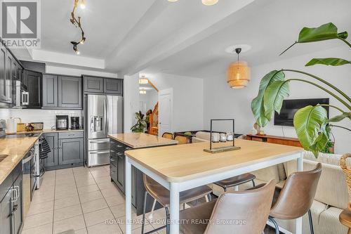 80 Palacebeach Trail, Hamilton, ON - Indoor Photo Showing Kitchen With Upgraded Kitchen