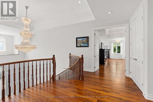 2nd Lvl landing area w hardwood flooring & closet - 1623 Claymor Avenue, Ottawa, ON - Indoor Photo Showing Other Room