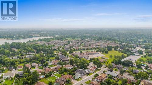 Great school district & multi-gen home opportunity - 1623 Claymor Avenue, Ottawa, ON - Outdoor With View