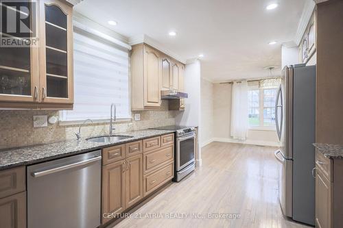 2750 Barnstone Crescent, Mississauga, ON - Indoor Photo Showing Kitchen With Stainless Steel Kitchen With Upgraded Kitchen