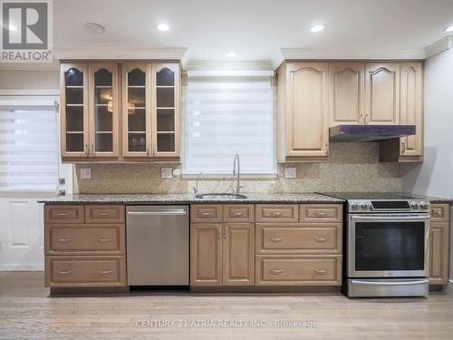 2750 Barnstone Crescent, Mississauga, ON - Indoor Photo Showing Kitchen