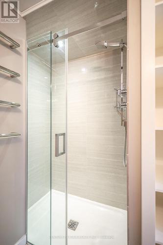 2750 Barnstone Crescent, Mississauga, ON - Indoor Photo Showing Bathroom