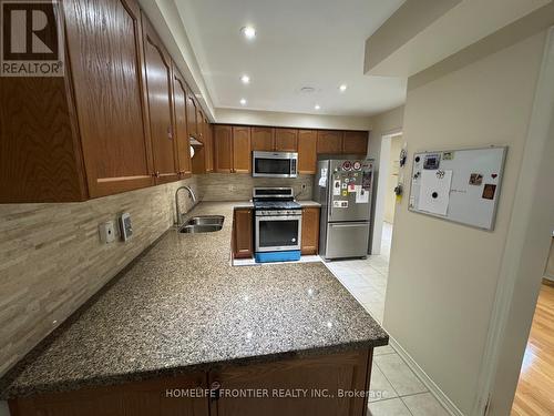 14 Barr Crescent, Aurora, ON - Indoor Photo Showing Kitchen With Double Sink