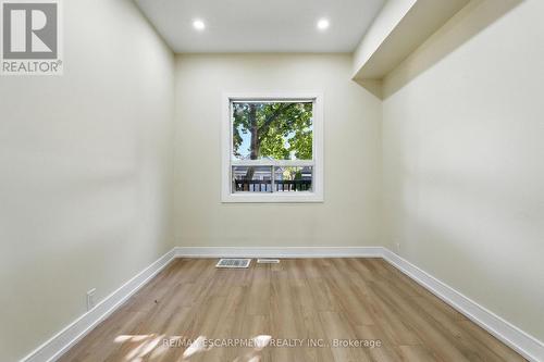 9 Alice Street, Hamilton, ON - Indoor Photo Showing Other Room