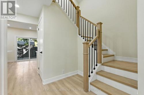 9 Alice Street, Hamilton, ON - Indoor Photo Showing Other Room