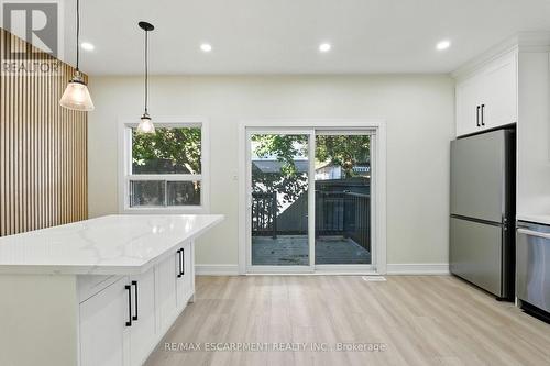 9 Alice Street, Hamilton, ON - Indoor Photo Showing Other Room