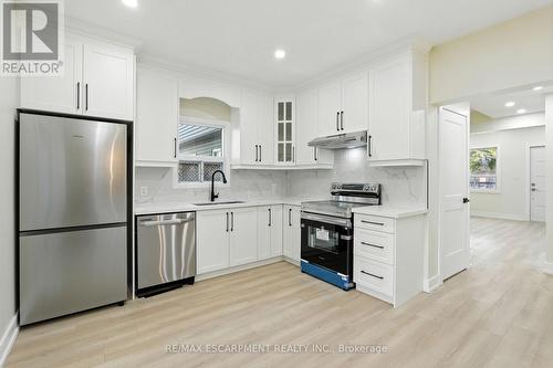 9 Alice Street, Hamilton, ON - Indoor Photo Showing Kitchen
