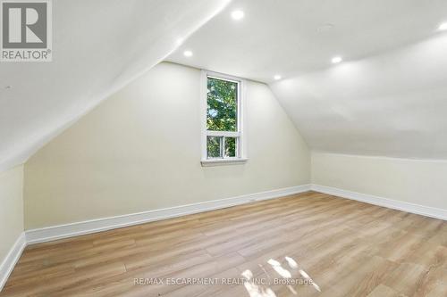 9 Alice Street, Hamilton, ON - Indoor Photo Showing Other Room