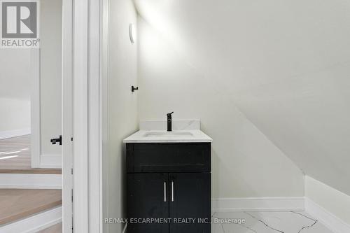 9 Alice Street, Hamilton, ON - Indoor Photo Showing Other Room