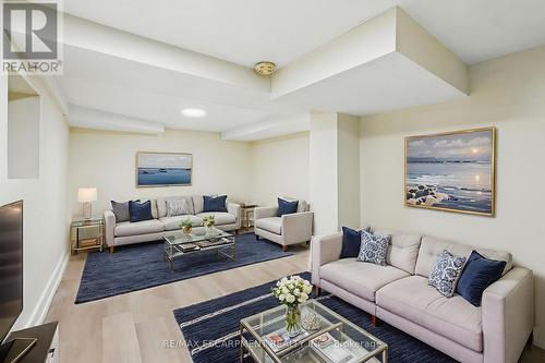 9 Alice Street, Hamilton, ON - Indoor Photo Showing Living Room