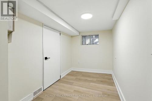 9 Alice Street, Hamilton, ON - Indoor Photo Showing Other Room
