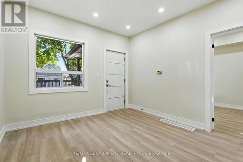 9 Alice Street, Hamilton, ON - Indoor Photo Showing Other Room