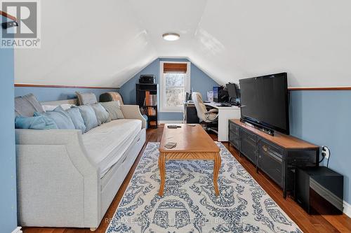 207 Edgemont Street S, Hamilton, ON - Indoor