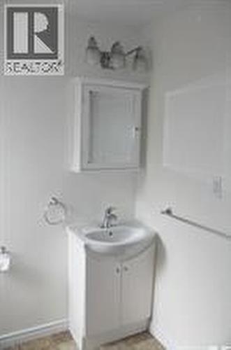 1111 23Rd Street W, Saskatoon, SK - Indoor Photo Showing Bathroom