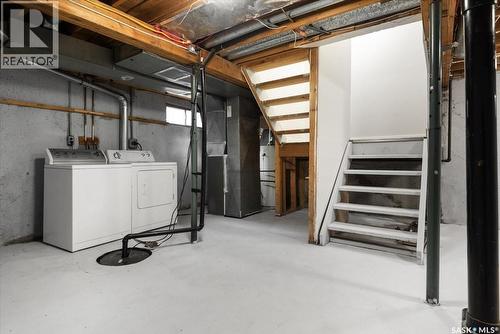 3806 Castle Road, Regina, SK - Indoor Photo Showing Laundry Room