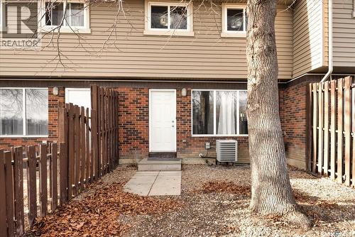 3806 Castle Road, Regina, SK - Outdoor