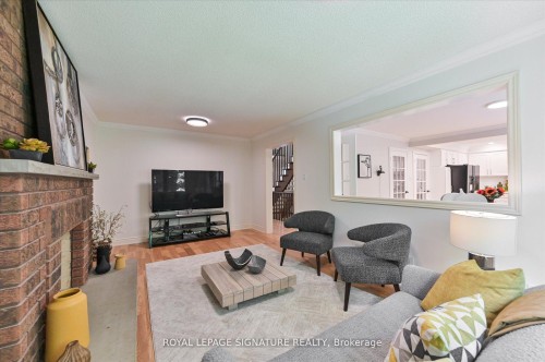3417 Sanderling Crescent, Mississauga, ON - Indoor Photo Showing Living Room