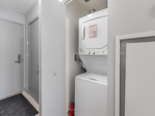 202-51 East Liberty Street, Toronto, ON - Indoor Photo Showing Laundry Room