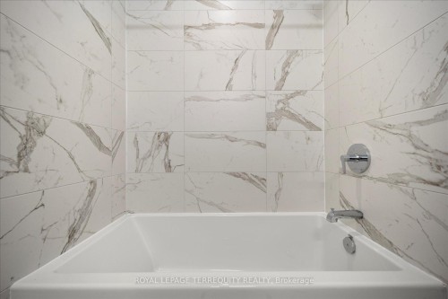 1406-33 Frederick Todd Way, Toronto, ON - Indoor Photo Showing Bathroom