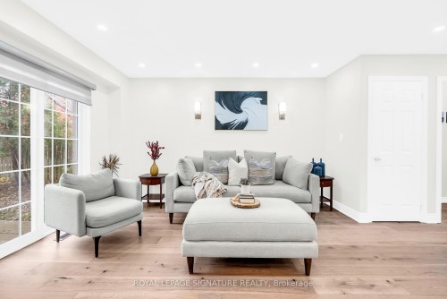 6467 Edenwood Drive, Mississauga, ON - Indoor Photo Showing Living Room