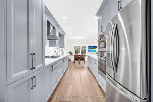 6467 Edenwood Drive, Mississauga, ON - Indoor Photo Showing Kitchen With Upgraded Kitchen