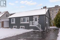 54 DUNCOMBE DRIVE  Hamilton, ON L9A 2G2