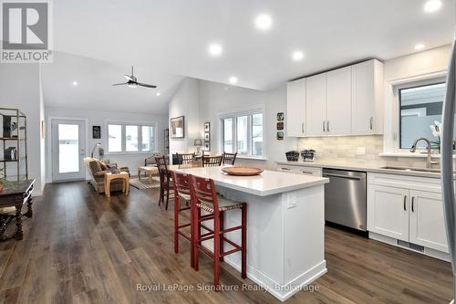 116 Dove Drive, Blue Mountains, ON - Indoor Photo Showing Kitchen With Upgraded Kitchen