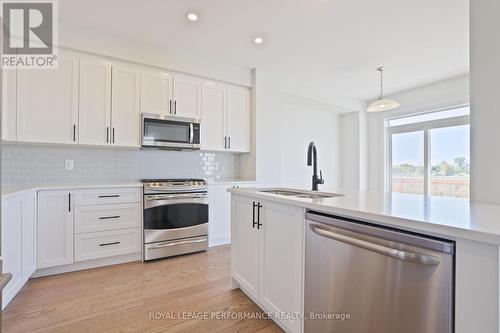 116 Main Halyard Lane, Ottawa, ON - Indoor Photo Showing Kitchen With Upgraded Kitchen