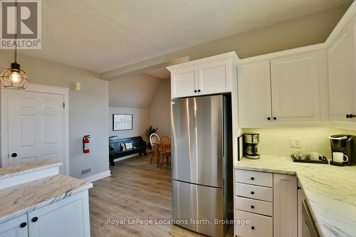 223 - 170 Snowbridge Way, Blue Mountains, ON - Indoor Photo Showing Kitchen