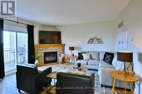 223 - 170 Snowbridge Way, Blue Mountains, ON - Indoor Photo Showing Living Room With Fireplace