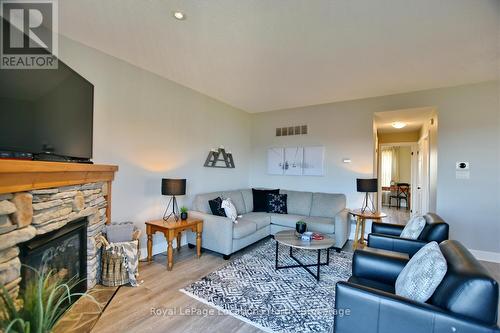 223 - 170 Snowbridge Way, Blue Mountains, ON - Indoor Photo Showing Living Room With Fireplace