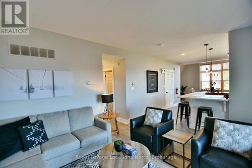 223 - 170 Snowbridge Way, Blue Mountains, ON - Indoor Photo Showing Living Room