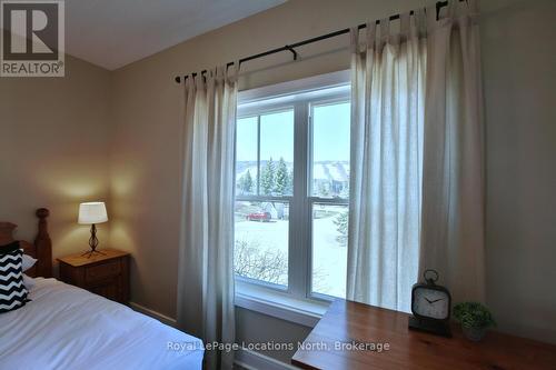 223 - 170 Snowbridge Way, Blue Mountains, ON - Indoor Photo Showing Bedroom