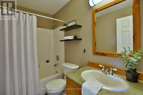 223 - 170 Snowbridge Way, Blue Mountains, ON - Indoor Photo Showing Bathroom