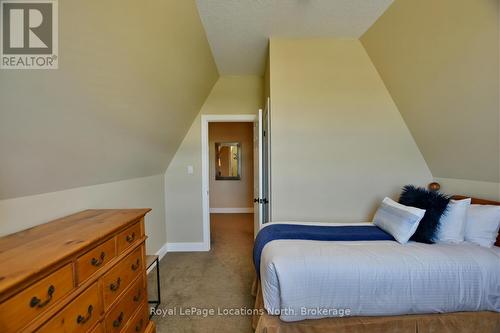 223 - 170 Snowbridge Way, Blue Mountains, ON - Indoor Photo Showing Bedroom
