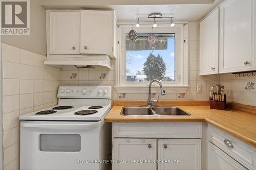 816 Dundalk Drive, London South (South P), ON - Indoor Photo Showing Kitchen With Double Sink