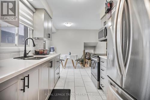 43 Beechmount Crescent, London South (South X), ON - Indoor Photo Showing Kitchen With Double Sink With Upgraded Kitchen