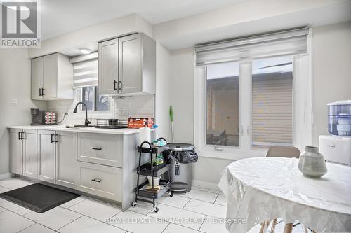 43 Beechmount Crescent, London South (South X), ON - Indoor Photo Showing Kitchen