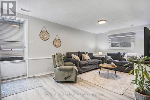 43 Beechmount Crescent, London South (South X), ON - Indoor Photo Showing Living Room