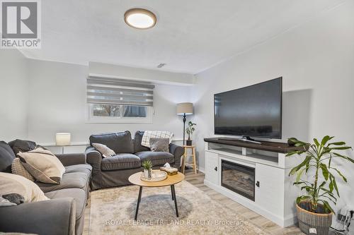 43 Beechmount Crescent, London South (South X), ON - Indoor Photo Showing Living Room
