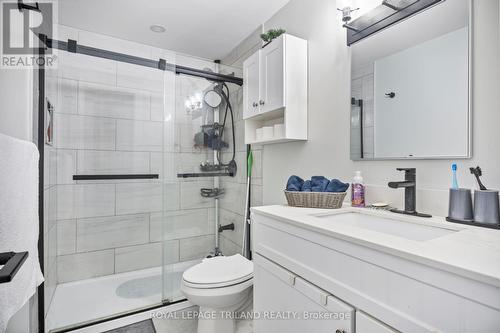 43 Beechmount Crescent, London South (South X), ON - Indoor Photo Showing Bathroom
